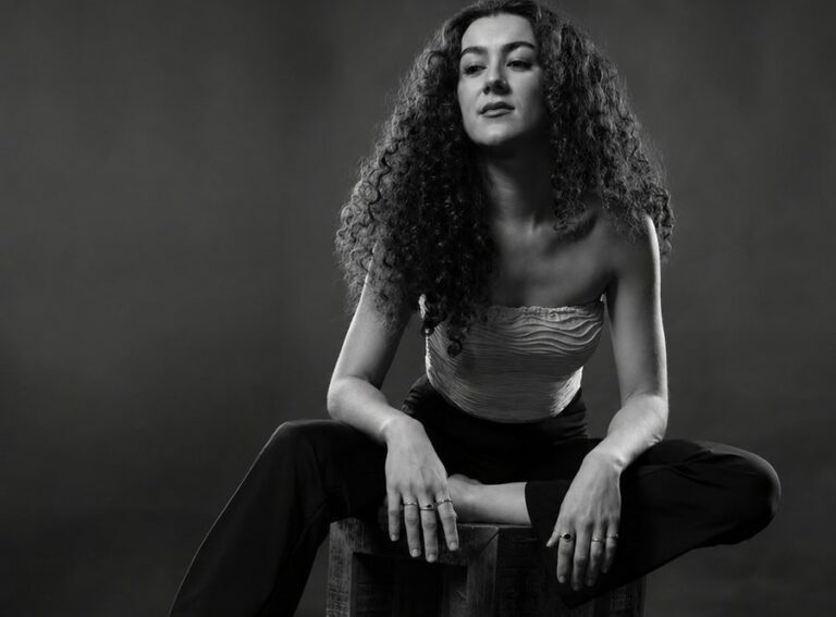 Live – Amira-Music